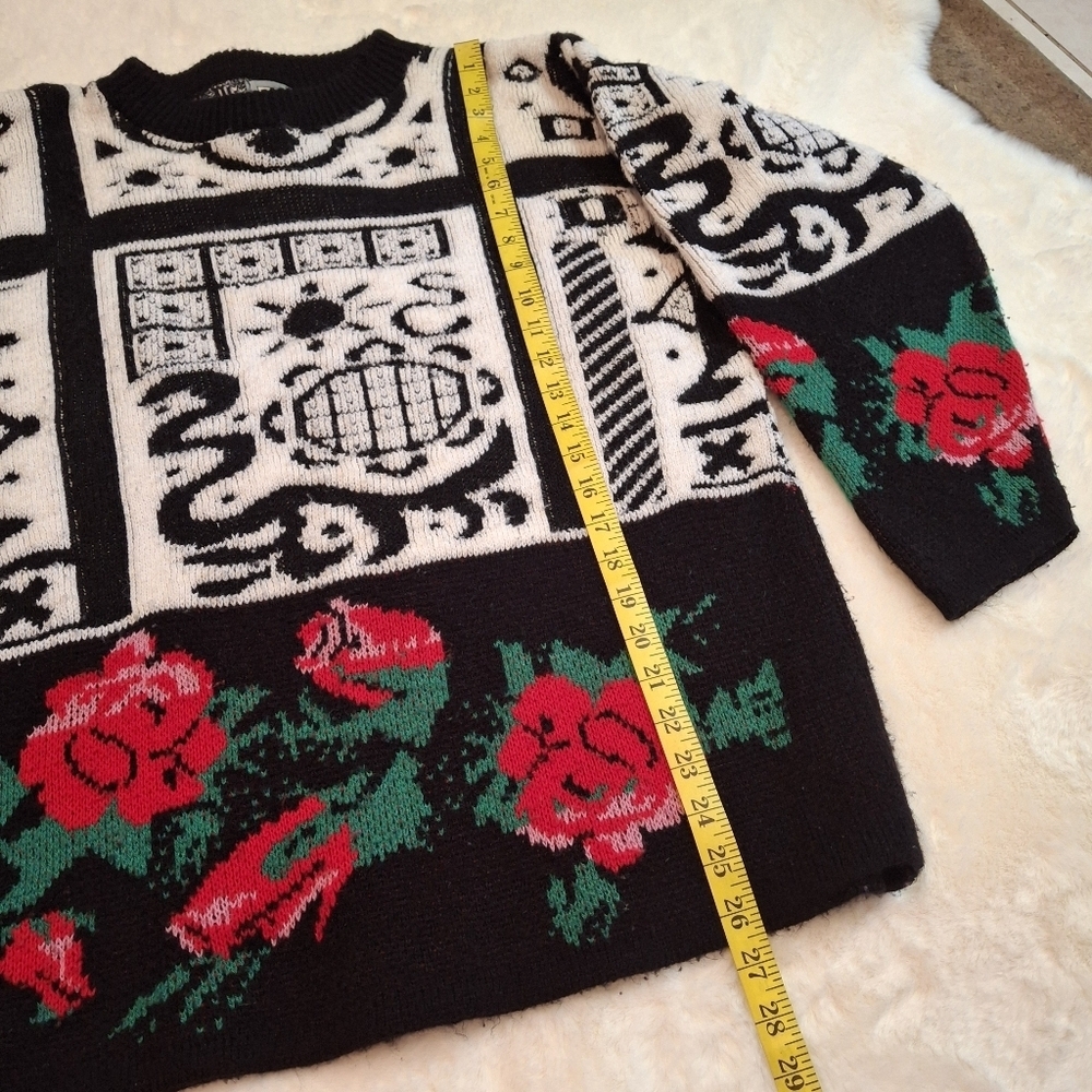Vis-A-Vis White Geometric Graphic Floral Red Roses Knit Sweater Women Size Small - Picture 15 of 16